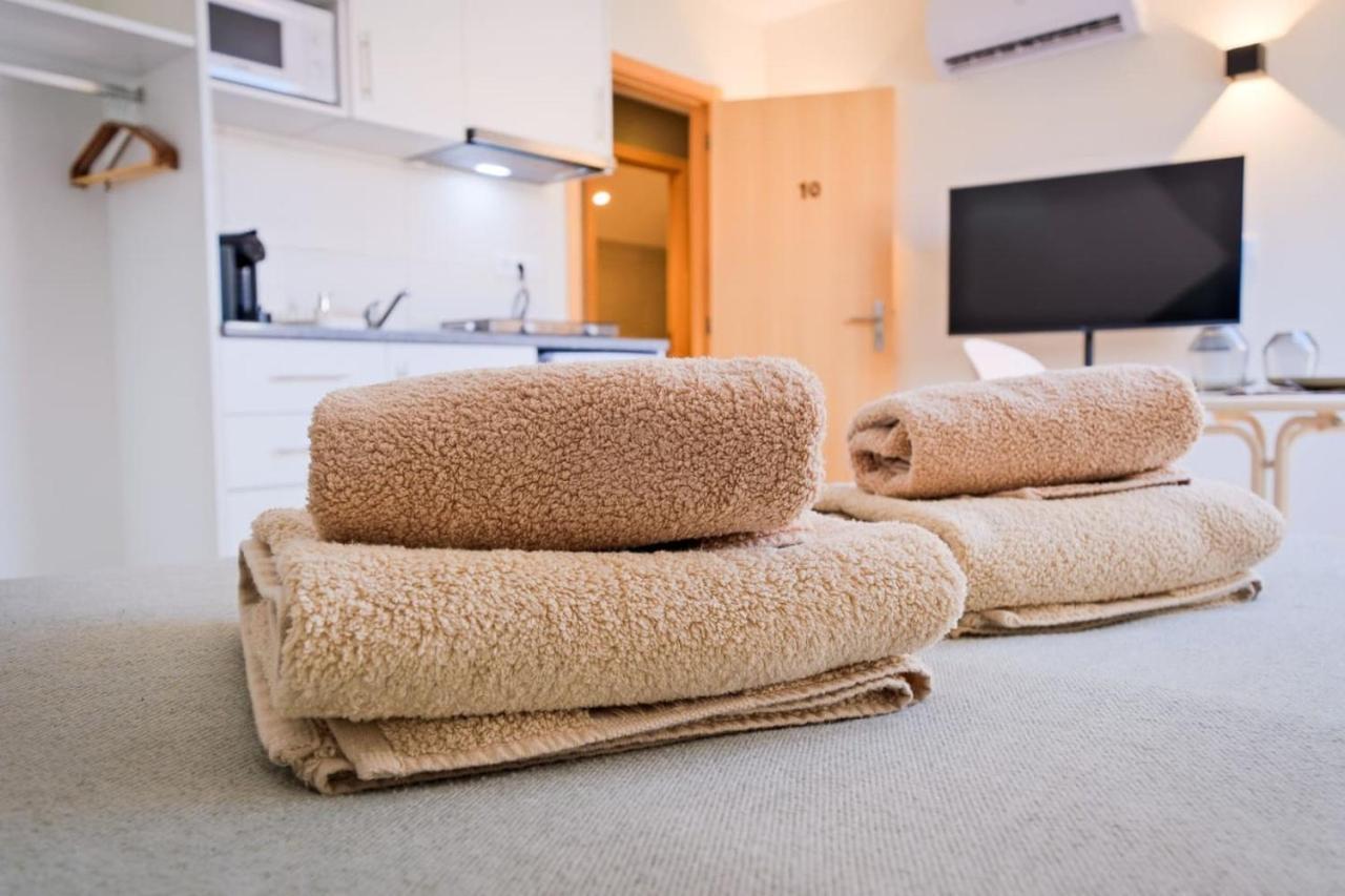 Lovely Fully Equipped Near Subway N10 - Shared Bathroom With Another Apartment *