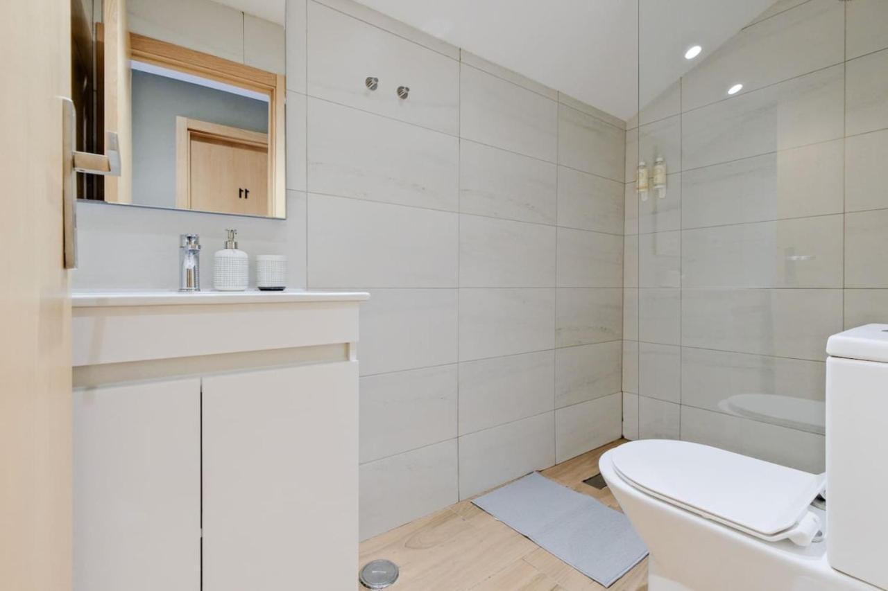 Lovely Fully Equipped Near Subway N10 - Shared Bathroom With Another Apartment Lissabon